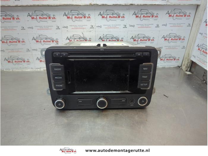 Używane Radio Seat Altea XL (5P5) 1.4 TSI 16V Cena € 150,00 Procedura marży oferowane przez Autodemontage M.J. Rutte B.V.