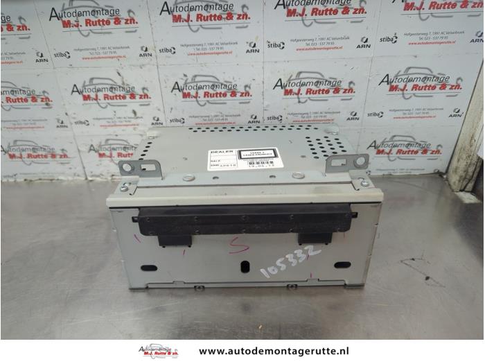 Używane Odtwarzacz CD Ford Focus 3 1.0 Ti-VCT EcoBoost 12V 100 Cena na żądanie oferowane przez Autodemontage M.J. Rutte B.V.