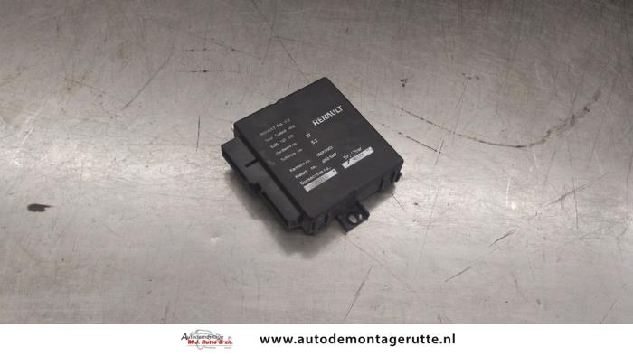 Used Convertible computer Renault Megane II CC (EM) 1.6 16V Price on request offered by Autodemontage M.J. Rutte B.V.