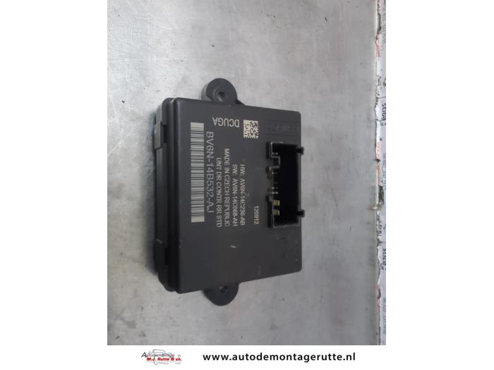 Używane Modul Comfort Ford Focus 3 Wagon 1.0 Ti-VCT EcoBoost 12V 125 Cena na żądanie oferowane przez Autodemontage M.J. Rutte B.V.