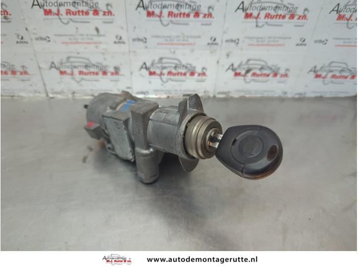 Używane Stacyjka + Kluczyk Seat Alhambra (7V8/9) 1.9 TDi 115 Cena na żądanie oferowane przez Autodemontage M.J. Rutte B.V.