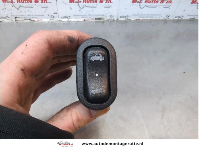 Używane Sterowanie dachu cabrio Opel Astra G (F67) 1.8 16V Cena na żądanie oferowane przez Autodemontage M.J. Rutte B.V.