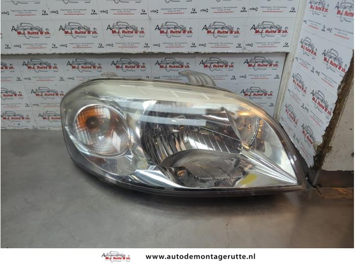 Używane Reflektor prawy Chevrolet Aveo (256) 1.4 16V Cena na żądanie oferowane przez Autodemontage M.J. Rutte B.V.