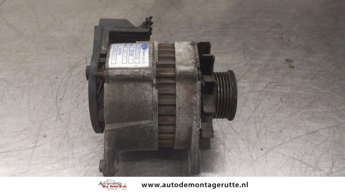 Begagnade Dynamo Ford Sierra II 2.0 i (U9) Pris på förfrågan erbjuds av Autodemontage M.J. Rutte B.V.