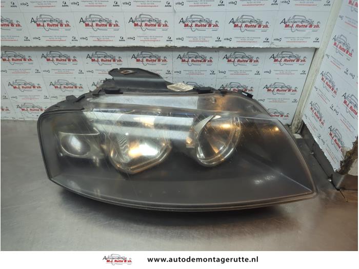 Używane Reflektor prawy Audi A3 Sportback (8PA) 2.0 FSI 16V Cena na żądanie oferowane przez Autodemontage M.J. Rutte B.V.