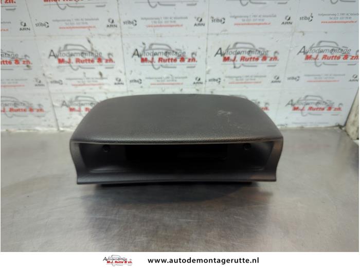 Begagnade Klocka Peugeot 307 SW (3H) 1.6 16V Pris på förfrågan erbjuds av Autodemontage M.J. Rutte B.V.