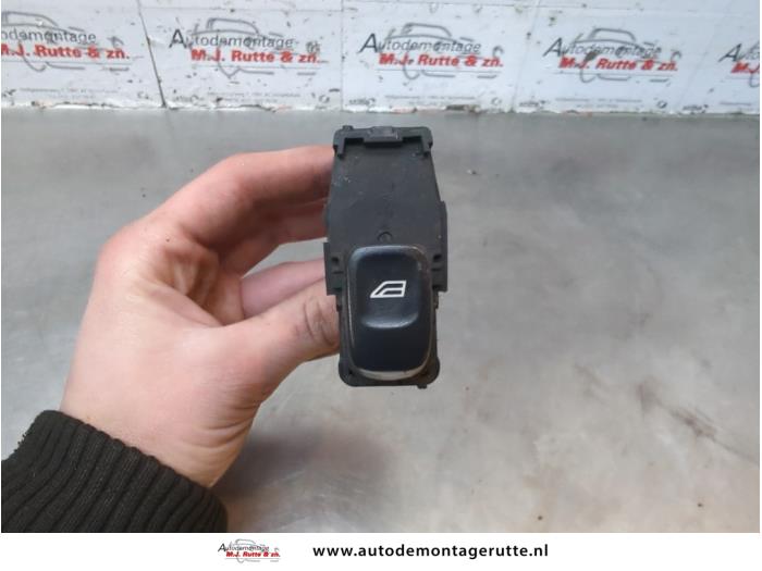 Usados Interruptor de ventanilla eléctrica Volvo XC90 I 2.9 T6 24V Precio de solicitud ofrecido por Autodemontage M.J. Rutte B.V.