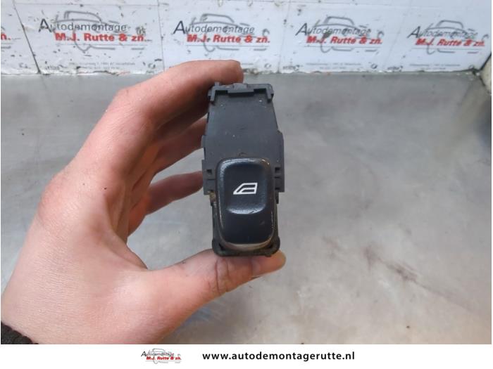 Usados Interruptor de ventanilla eléctrica Volvo XC90 I 2.9 T6 24V Precio de solicitud ofrecido por Autodemontage M.J. Rutte B.V.