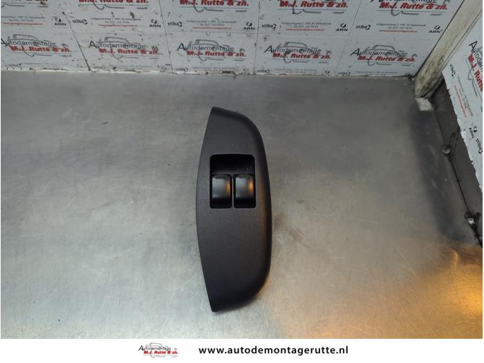 Usados Interruptor combinado de ventanillas Chevrolet Kalos (SF48) 1.4 Precio de solicitud ofrecido por Autodemontage M.J. Rutte B.V.
