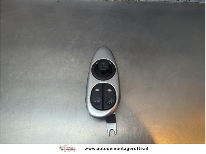 Usados Interruptor combinado de ventanillas Ford Puma 1.4 16V Precio de solicitud ofrecido por Autodemontage M.J. Rutte B.V.