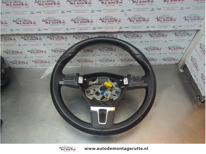 Gebrauchte Lenkrad Volkswagen Passat Variant (3C5) 1.4 TSI 16V Preis € 100,00 Margenregelung angeboten von Autodemontage M.J. Rutte B.V.