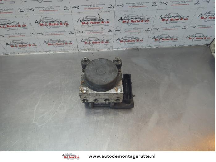 Begagnade ABS-pump Opel Corsa D 1.2 16V Pris € 100,00 Marginaltabell erbjuds av Autodemontage M.J. Rutte B.V.