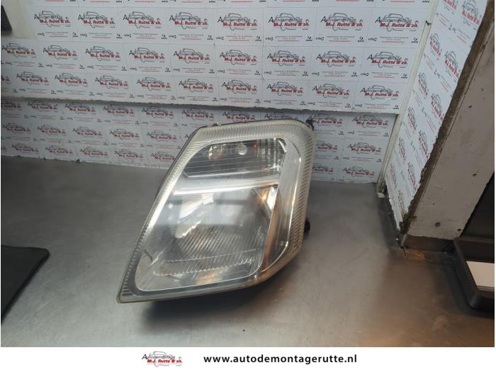Używane Reflektor lewy Citroen C2 (JM) 1.4 Cena na żądanie oferowane przez Autodemontage M.J. Rutte B.V.