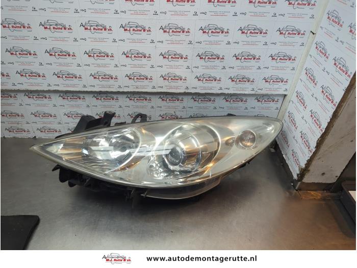 Używane Reflektor lewy Peugeot 307 (3A/C/D) 1.6 16V Cena na żądanie oferowane przez Autodemontage M.J. Rutte B.V.