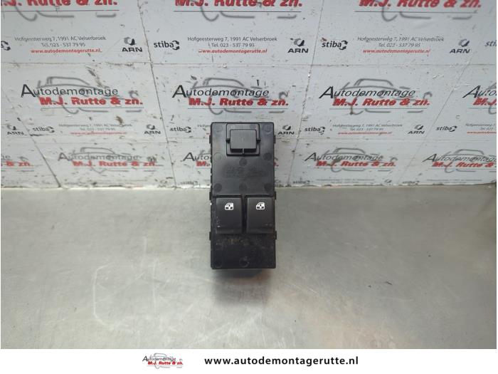 Usados Interruptor combinado de ventanillas Kia Cee'd (EDB5) 1.4 CVVT 16V Precio de solicitud ofrecido por Autodemontage M.J. Rutte B.V.
