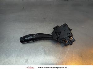 Begagnade Indikatorbrytare Kia Carens III (FG) 2.0i CVVT 16V Pris på förfrågan erbjuds av Autodemontage M.J. Rutte B.V.
