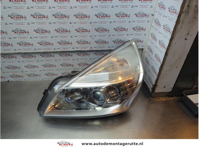 Używane Reflektor lewy Renault Espace (JK) 2.0 Turbo 16V Grand Espace Cena € 175,00 Procedura marży oferowane przez Autodemontage M.J. Rutte B.V.
