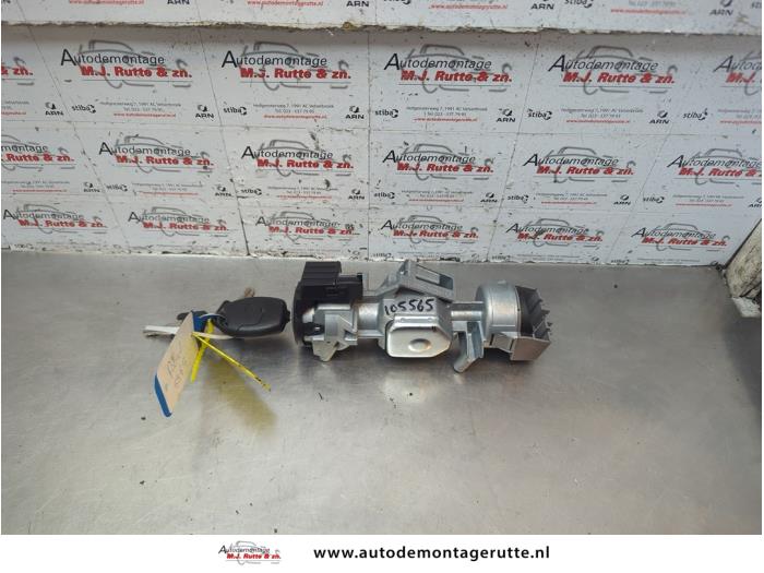 Używane Stacyjka + Kluczyk Ford Focus 2 1.6 16V Cena na żądanie oferowane przez Autodemontage M.J. Rutte B.V.