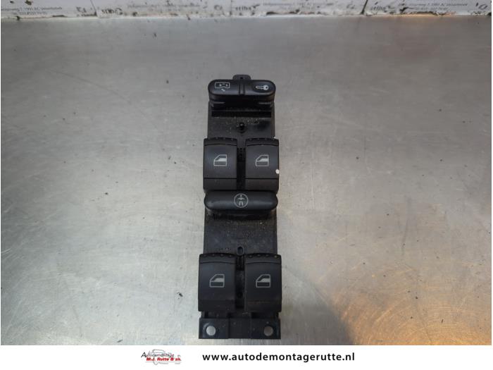 Usados Interruptor combinado de ventanillas Volkswagen Bora (1J2) 1.6 16V Precio de solicitud ofrecido por Autodemontage M.J. Rutte B.V.