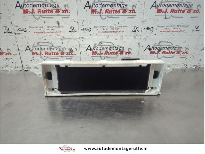 Używane Zegar Peugeot 307 CC (3B) 1.6 16V Cena na żądanie oferowane przez Autodemontage M.J. Rutte B.V.