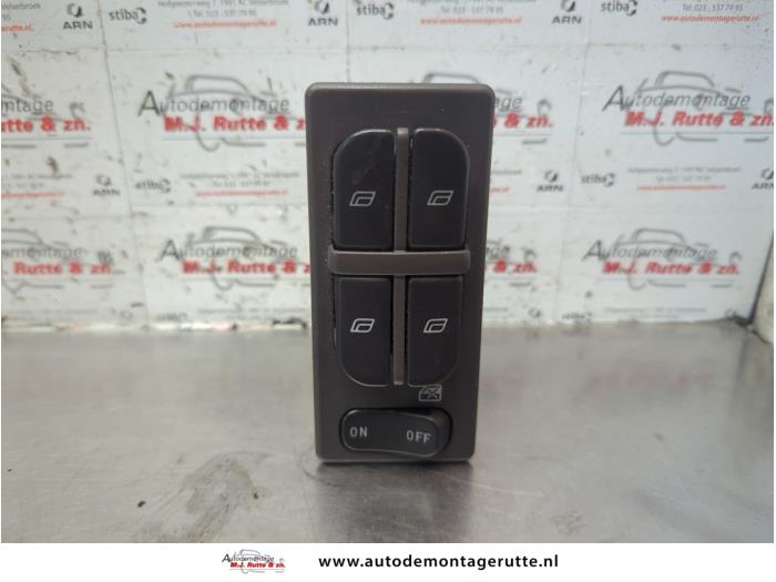 Usados Interruptor combinado de ventanillas Saab 9-5 (YS3E) 2.3t 16V Precio de solicitud ofrecido por Autodemontage M.J. Rutte B.V.