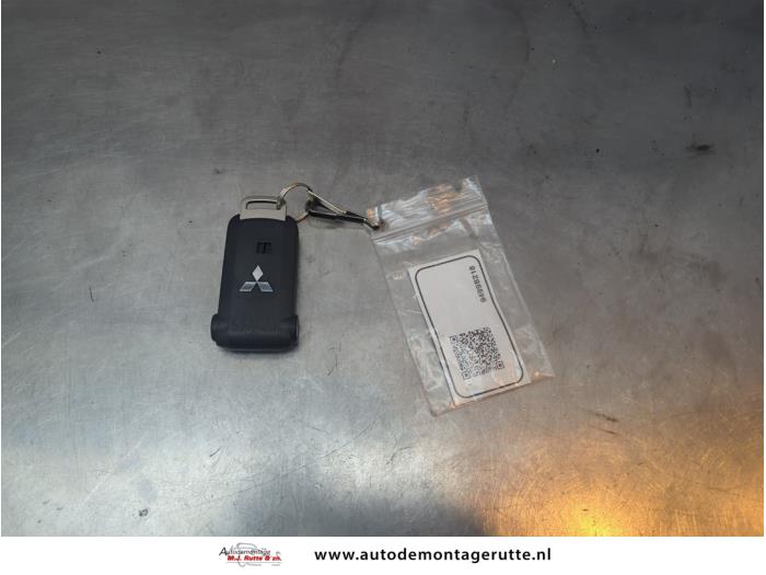 Używane Klucz Mitsubishi Outlander (GF/GG) 2.0 16V PHEV 4x4 Cena € 50,00 Procedura marży oferowane przez Autodemontage M.J. Rutte B.V.