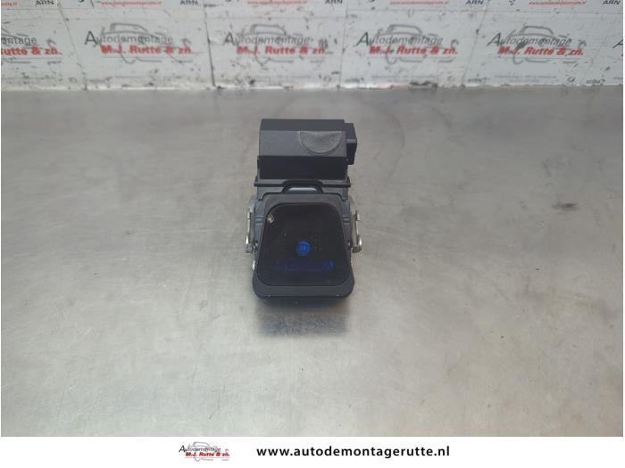 Begagnade Regnsensor Mitsubishi Outlander (GF/GG) 2.0 16V PHEV 4x4 Pris € 150,00 Marginaltabell erbjuds av Autodemontage M.J. Rutte B.V.
