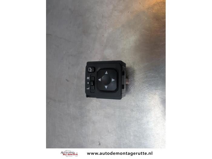 Używane Przelacznik lusterka Mitsubishi Outlander (GF/GG) 2.0 16V PHEV 4x4 Cena na żądanie oferowane przez Autodemontage M.J. Rutte B.V.