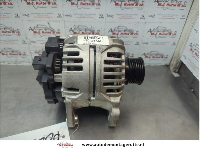 Begagnade Dynamo Volkswagen Polo IV (9N1/2/3) 1.4 16V Pris på förfrågan erbjuds av Autodemontage M.J. Rutte B.V.