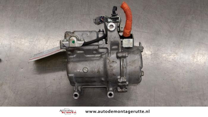 Usagé Compresseur de clim Mitsubishi Outlander (GF/GG) 2.0 16V PHEV 4x4 Prix € 200,00 Règlement à la marge proposé par Autodemontage M.J. Rutte B.V.