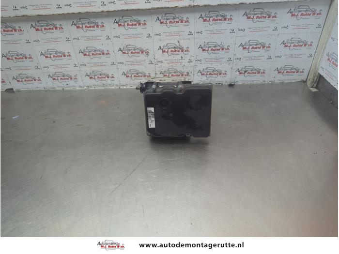 Begagnade ABS-pump Peugeot 3008 I (0U/HU) 1.6 16V THP 155 Pris € 135,00 Marginaltabell erbjuds av Autodemontage M.J. Rutte B.V.