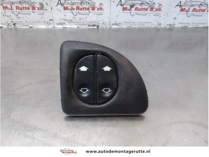 Usados Interruptor combinado de ventanillas Ford Transit Connect 1.8 TDCi 75 Precio de solicitud ofrecido por Autodemontage M.J. Rutte B.V.
