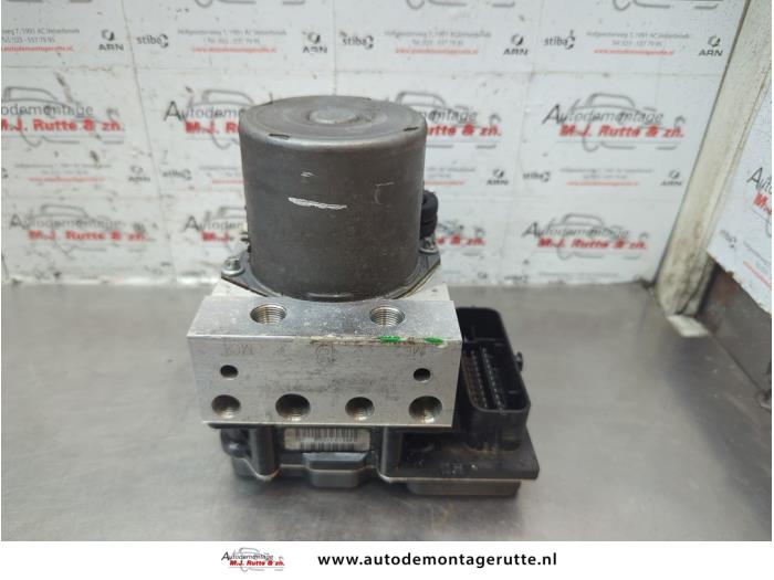 Begagnade ABS-pump Citroen C4 Grand Picasso (UA) 1.8 16V Pris € 100,00 Marginaltabell erbjuds av Autodemontage M.J. Rutte B.V.