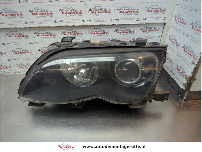 Używane Reflektor lewy BMW 3 serie Touring (E46/3) 320i 24V Cena € 150,00 Procedura marży oferowane przez Autodemontage M.J. Rutte B.V.