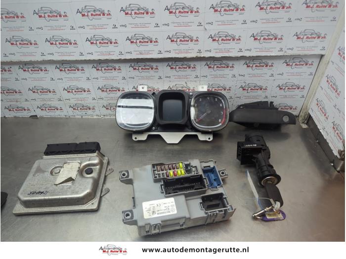 Used Ignition lock + computer Fiat Panda (312) 0.9 TwinAir 65 Price € 250,00 Margin scheme offered by Autodemontage M.J. Rutte B.V.