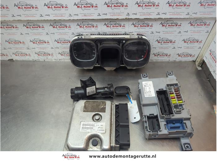 Used Ignition lock + computer Fiat Panda (312) 0.9 TwinAir 65 Price € 250,00 Margin scheme offered by Autodemontage M.J. Rutte B.V.