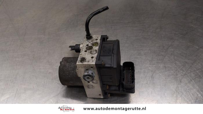 Begagnade ABS-pump Audi A6 Avant (C5) 2.4 V6 30V Quattro Pris på förfrågan erbjuds av Autodemontage M.J. Rutte B.V.