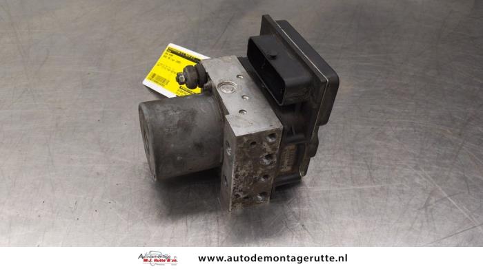 Używane Pompa ABS Audi A6 (C6) 3.0 TDI V6 24V Quattro Cena na żądanie oferowane przez Autodemontage M.J. Rutte B.V.