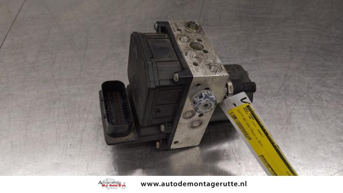 Begagnade ABS-pump Audi A6 (C5) 2.4 V6 30V Pris på förfrågan erbjuds av Autodemontage M.J. Rutte B.V.