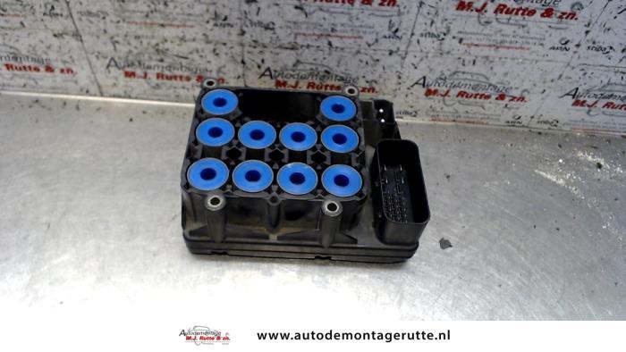ABS Computer from a Volvo V70 (GW/LW/LZ) 2.4 20V 1999