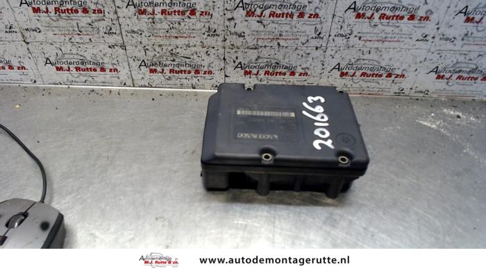 Usagé Ordinateur ABS Volvo V70 (GW/LW/LZ) 2.4 20V Prix € 75,00 Règlement à la marge proposé par Autodemontage M.J. Rutte B.V.