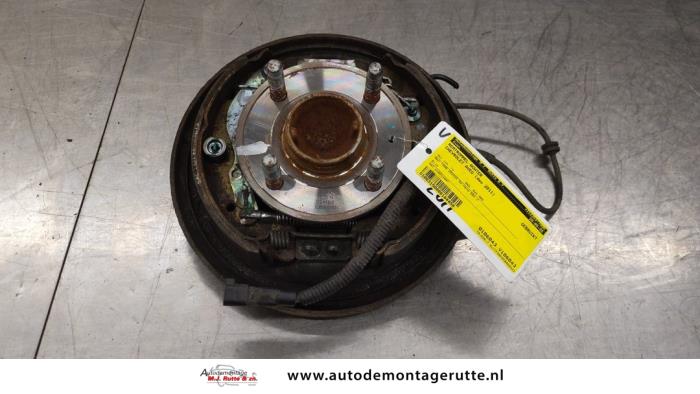 Używane Hamulec bebnowy tyl Chevrolet Aveo (300) 1.4 16V Cena na żądanie oferowane przez Autodemontage M.J. Rutte B.V.
