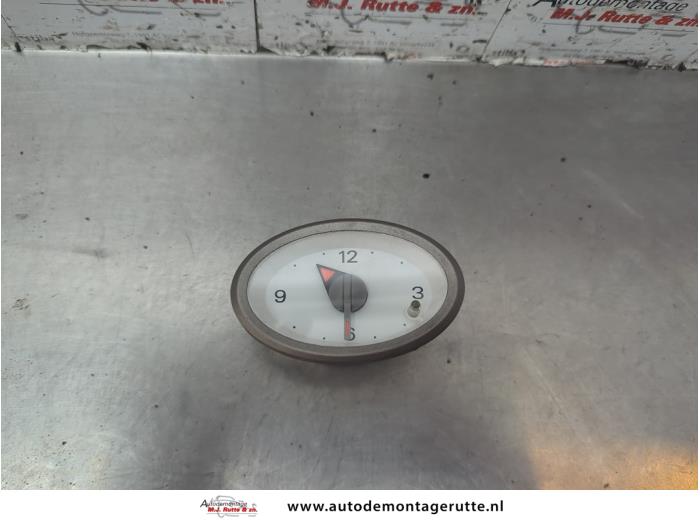 Begagnade Klocka Ford Ka I 1.3i Pris på förfrågan erbjuds av Autodemontage M.J. Rutte B.V.