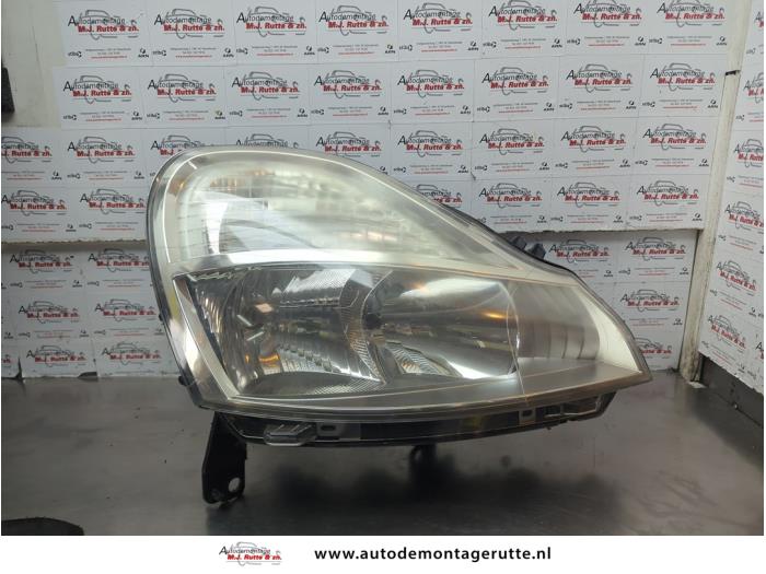 Używane Reflektor prawy Renault Modus/Grand Modus (JP) 1.2 16V TCE 100 Cena € 50,00 Procedura marży oferowane przez Autodemontage M.J. Rutte B.V.
