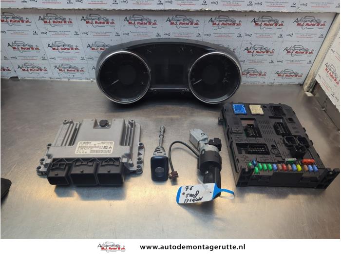 Used Ignition lock + computer Peugeot 5008 I (0A/0E) 1.6 THP 16V Price on request offered by Autodemontage M.J. Rutte B.V.