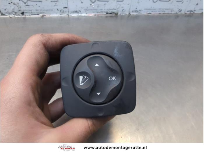 Usagé Commande ordinateur de bord Renault Grand Scénic III (JZ) 1.4 16V TCe 130 Prix sur demande proposé par Autodemontage M.J. Rutte B.V.