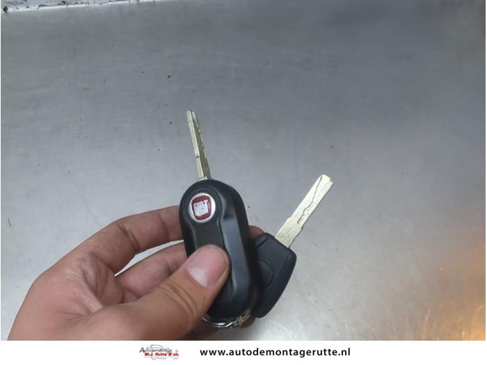 Ignition lock + computer from a Fiat Doblo Cargo (263) 1.3 MJ 16V DPF Euro 5 2013