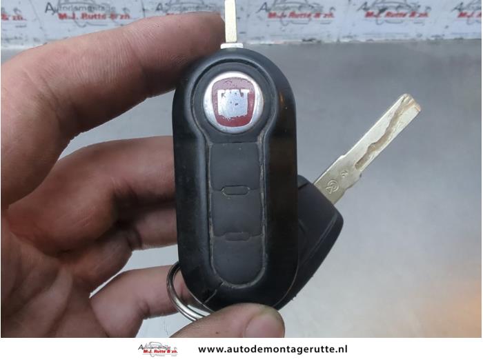 Ignition lock + computer from a Fiat Doblo Cargo (263) 1.3 MJ 16V DPF Euro 5 2013