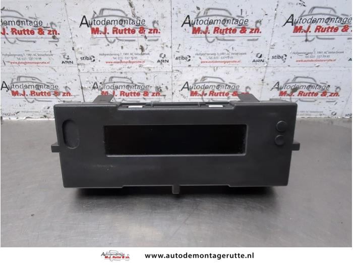 Begagnade Klocka Renault Clio III (BR/CR) 1.4 16V Pris på förfrågan erbjuds av Autodemontage M.J. Rutte B.V.