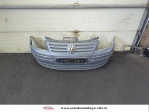 Używane Zderzak przedni Volkswagen Caddy III (2KA,2KH,2CA,2CH) 1.9 TDI Cena € 100,00 Procedura marży oferowane przez Autodemontage M.J. Rutte B.V.